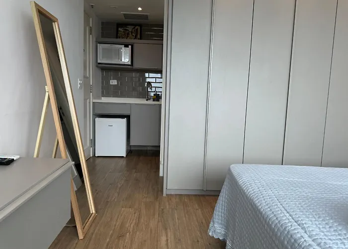 Flat com VISTA de CINEMA para Praia da BARRA da Tijuca - 5 min da PRAIA - Ar Condicionado, Portaria 24h, Wi-Fi 500 Mbps, Piscina, Academia, Sauna, Quadra de Tênis Rio de Janeiro